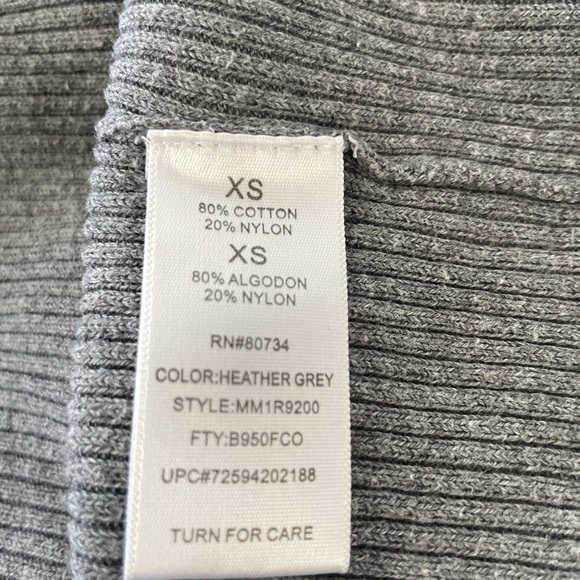 Gray Knit Turtleneck Short-Sleeve with Buttons. - Picture 3 of 4